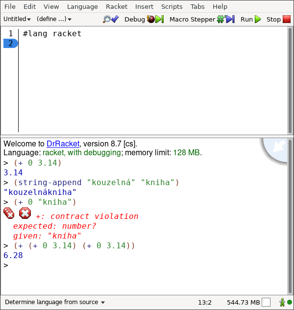Screenshot kouzelné hůlky (vývojového prostředí) DrRacket s REPL v dolní polovině. Kouzelné věty se do REPL zadávají postupně – i když se vykonání třetí kouzelné věty nepovedlo, vykonání čtvrté kouzelné věty zase ano.